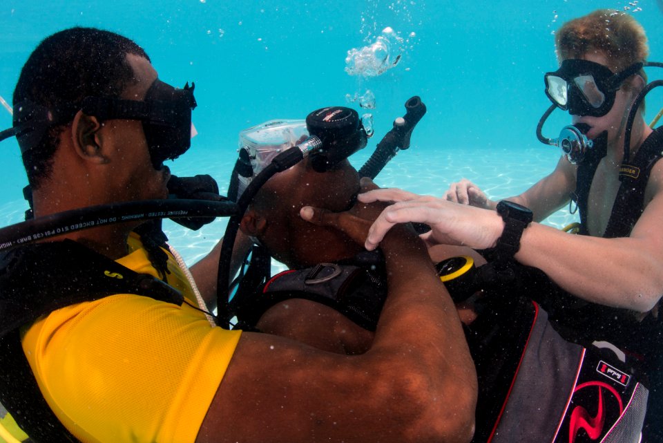 US Navy divers and Belizean coast guard divers practice SCUBA emergency procedures in a pool 140625-N-IP743-186
