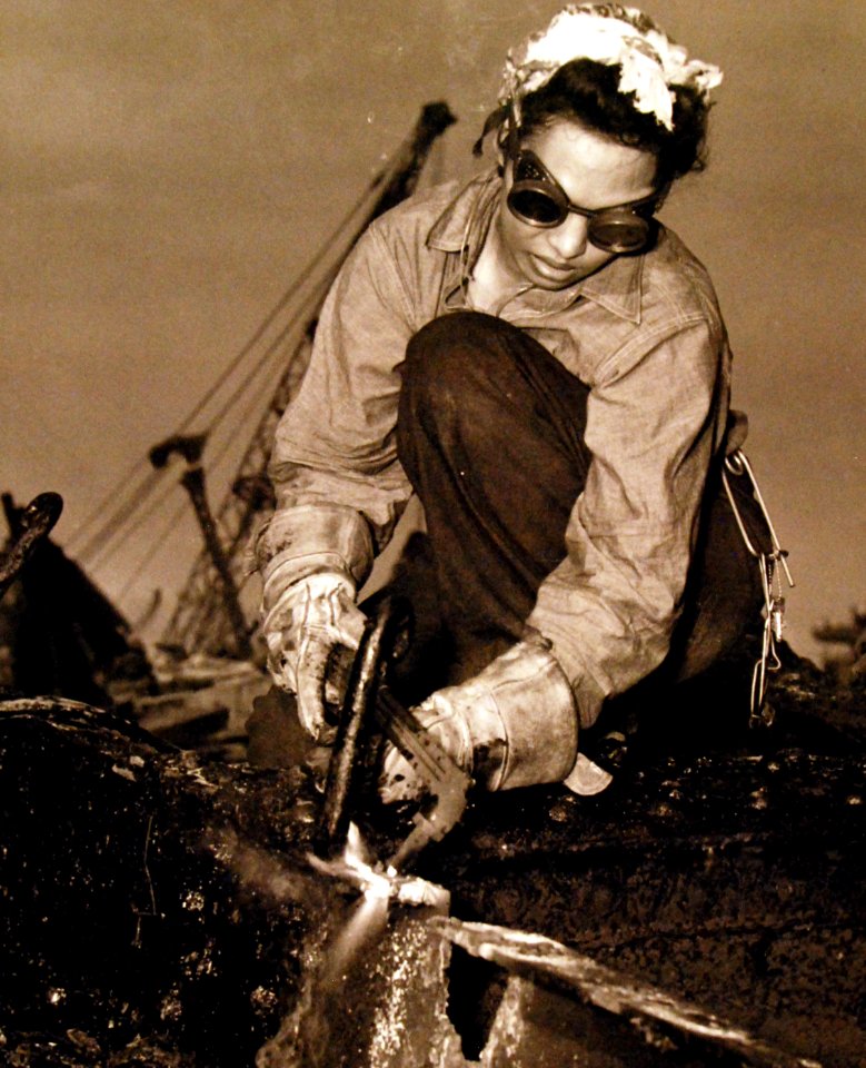 US Navy 80-G-41628 Hawaiian female worker cutting steel during salvage efforts after Pearl Harbor attack