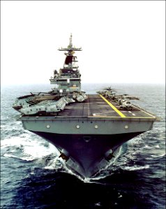 US Navy 970529-N-0000A-001 USS Kearsarge (LHD 3) underway