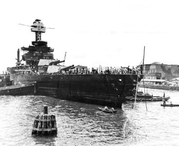 US Navy 80-G-19934 USS West Virginia (BB-48) bow view under tow by tugs after being raised