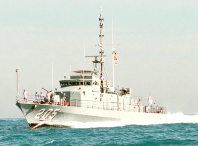 US Navy DN-ST-90-08224 HMAS Townsville (FCPB 205) cropped
