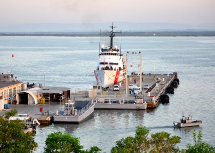 USCGC Valiant Pulls Into GTMO DVIDS328683