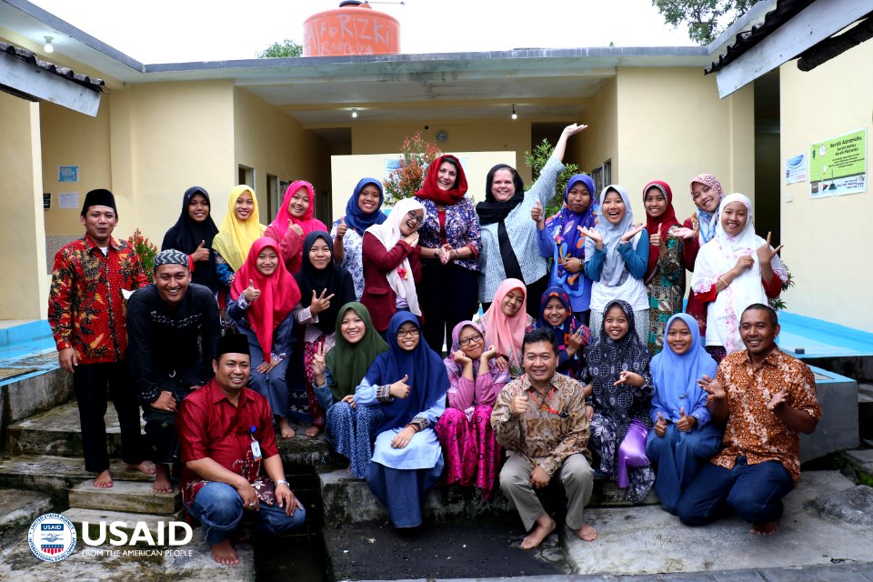 USAID Indonesia helps improve water supply, sanitation and hygiene at Pondok Pesantren Ngalah, East Java. The project emphasizes collaboration with local stakeholders to achieve the largest impact. (34668475495)