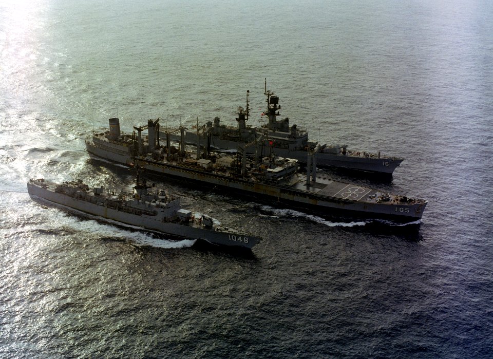 USNS Mispillion (T-AO-105) refuels USS Leahy (CG-16) and USS Sample (FF-1048) in the Pacific Ocean on 1 December 1980 (6379174)