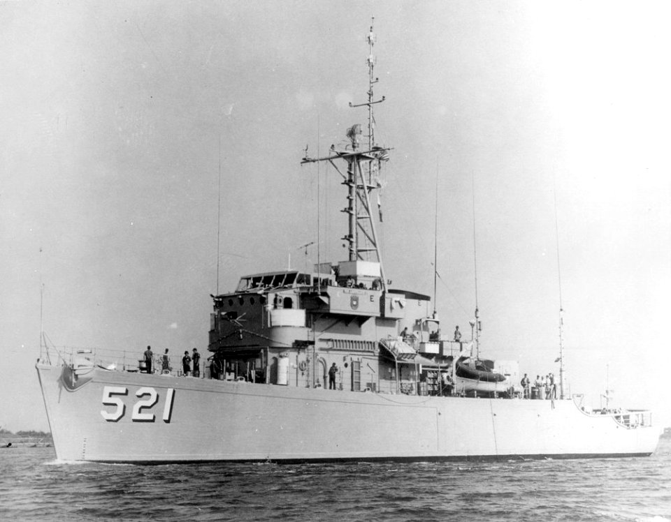 USS Assurance (AG-521) underway in the 1970s