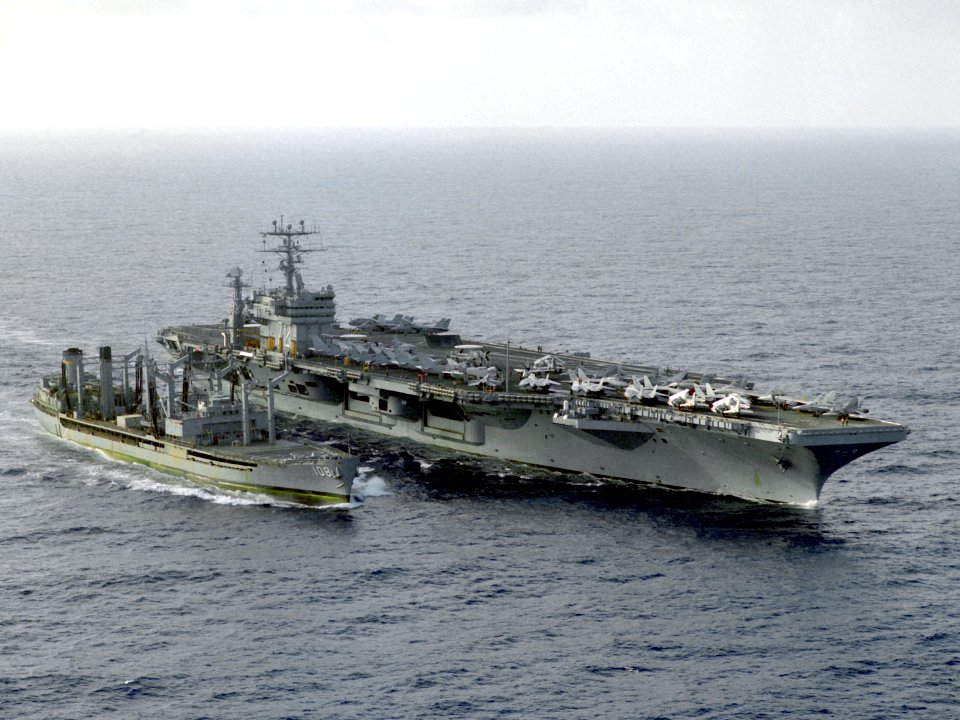 USNS Pawcatuck (T-AO-108) replenishing USS Abraham Lincoln (CVN-72) in the Atlantic Ocean on 9 October 1990 (6464103)