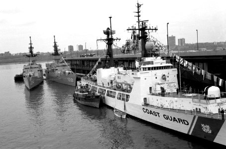 USCGC Hamilton (WHEC-75), USS Pharris (FF-1094), and USS USS W. S. Sims (FF-1059) at pier during Fleet Week New York 1989 DN-SN-90-09467