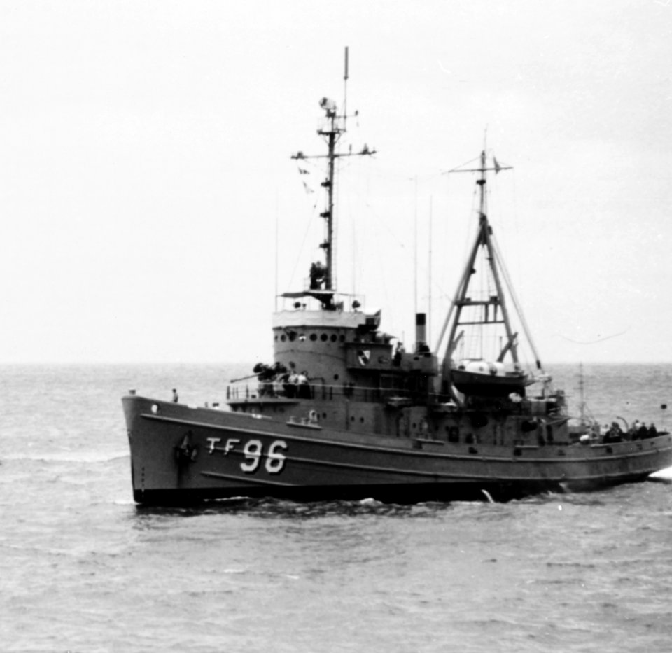 USS Abnaki (ATF-96) underway in the South China Sea on 18 December 1967 (K-43379)