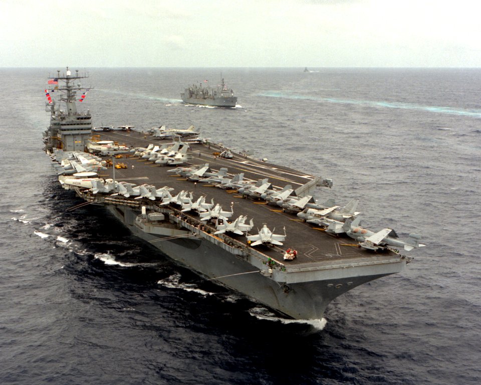 USS Abraham Lincoln (CVN-72) underway in the Pacific Ocean on 1 June 1991 (6475473)