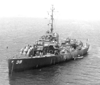 USCGC Owasco (WPG-39) off San Pedro, California (USA), on 18 July 1945 (SP-9944)