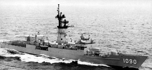 USS Ainsworth (FF-1090) underway at sea, in 1981