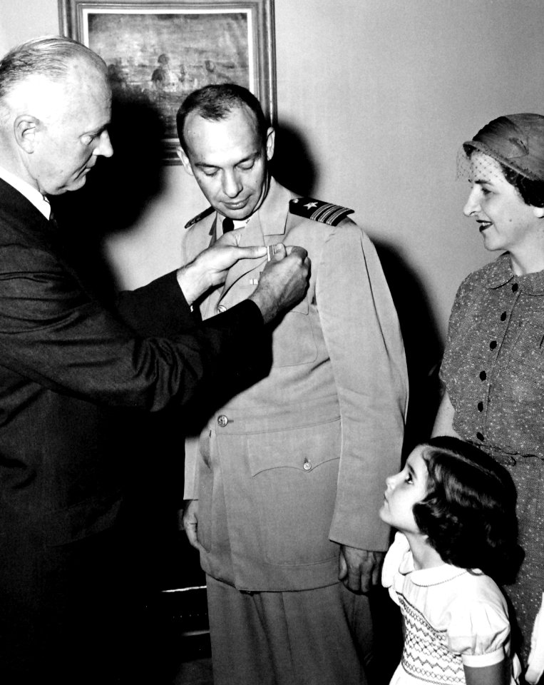 USN 710503- Naval Balloonist Commander Ross Receives Distinguished Flying Cross
