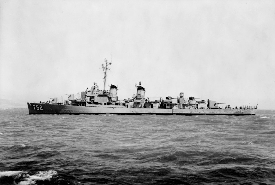 USS Alfred A. Cunningham (DD-752) off the San Francisco Naval Shipyard on 15 August 1956