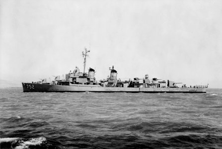 USS Alfred A. Cunningham (DD-752) off the San Francisco Naval Shipyard on 15 August 1956