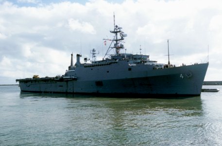 USS Austin (LPD-4) underway in 1982