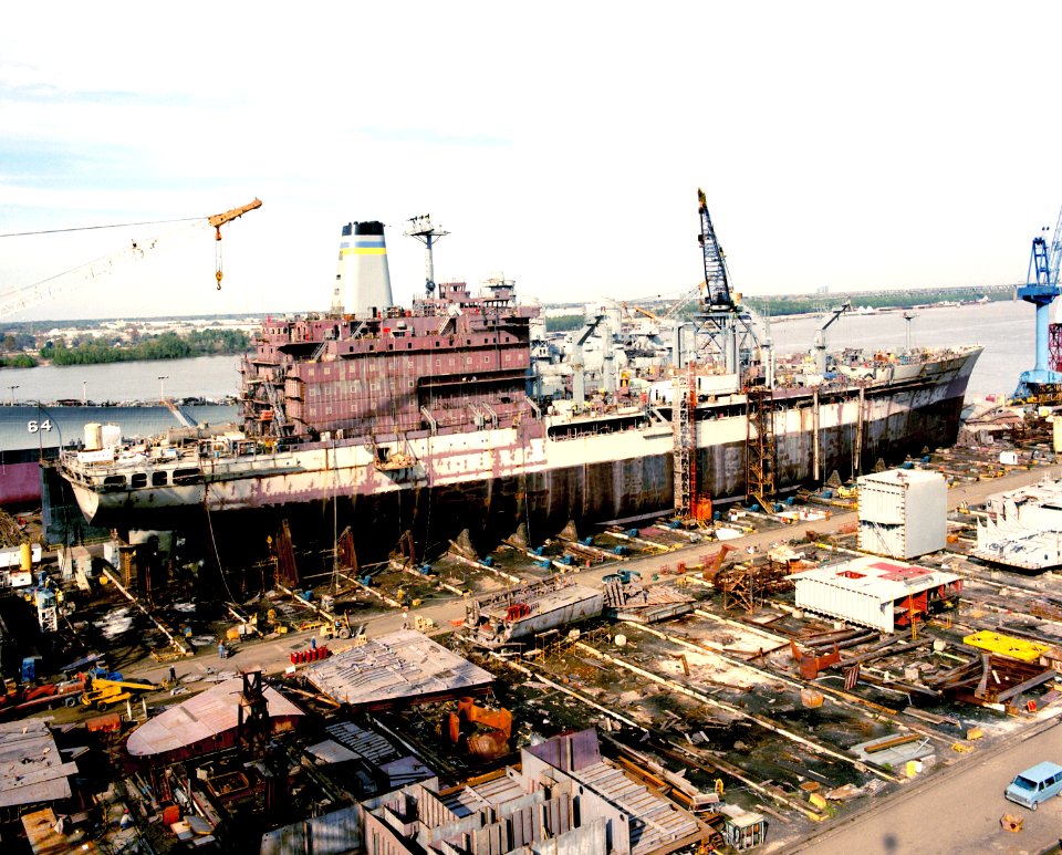 USNS Andrew J. Higgins (T-AO-190) under construction at the Avondale shipyard on 29 December 1986 (6416866)