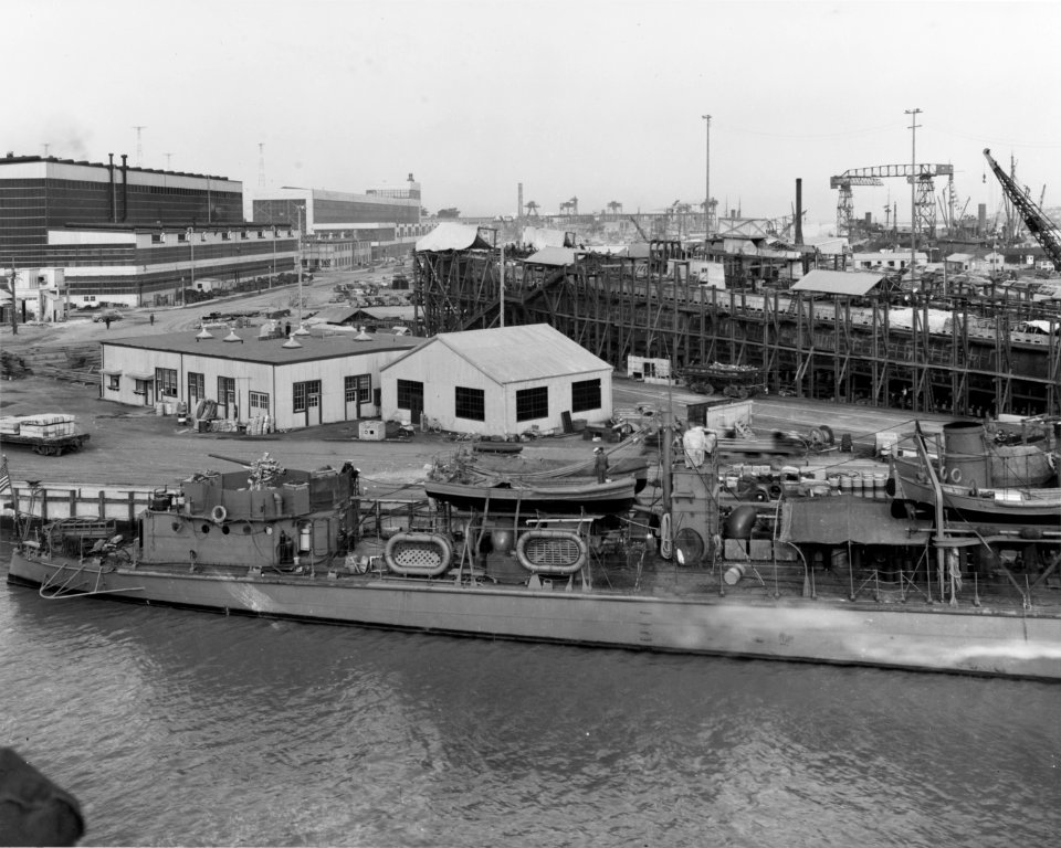 USS Ballard (AVD-10) - 19-N-26638