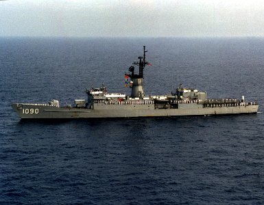 USS Ainsworth (FF-1090) underway off Augusta Bay, Sicily, Italy, on 17 October 1987 (6452192)