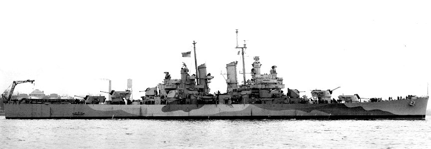 USS Amsterdam (CL-101) off Norfolk, Virginia (USA), on 29 January 1945 (19-LCM-CL101-1)