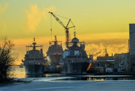 USS Billings (LCS-15), USS Indianapolis (LCS-17) and USS St. Louis (LCS-19) at the Marinette Marine shipyard on 15 December 2018 (181215-N-N0101-113)