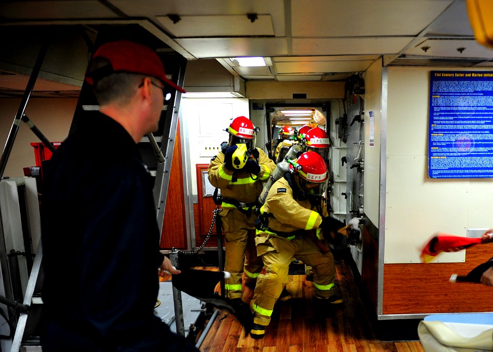 USS Blue Ridge operations 150328-N-SX614-113