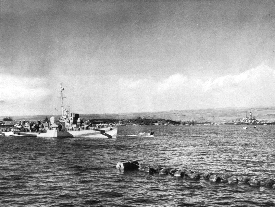 USS Austin (DE-15) at Pearl Harbor, circa in January 1945