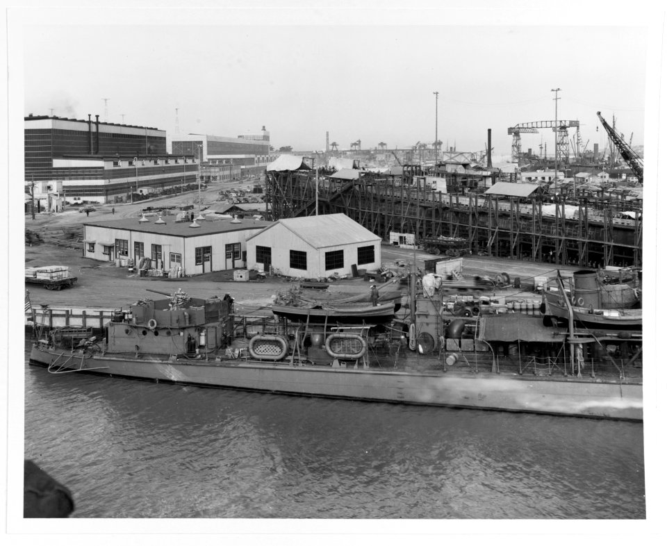 USS Ballard (AVD-10) - 19-N-26638