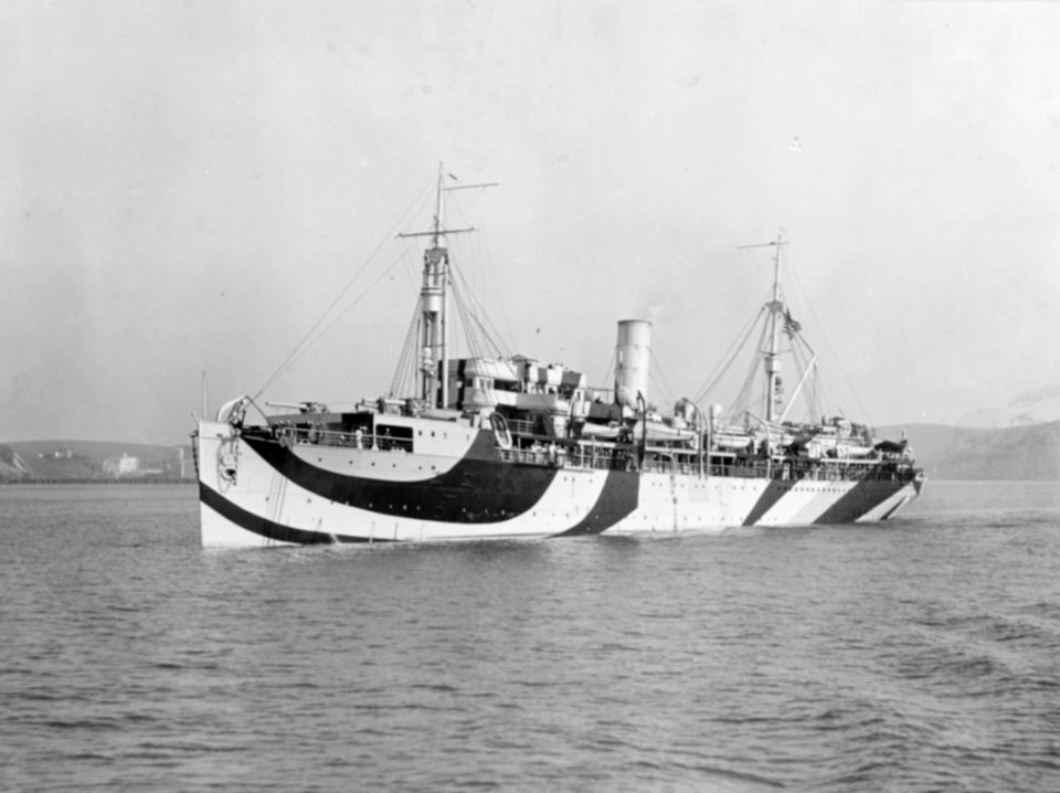 USS Beaver (AS-5) underway off the Mare Island Naval Shipyard, California (USA), circa in October 1918 (NH 56365)