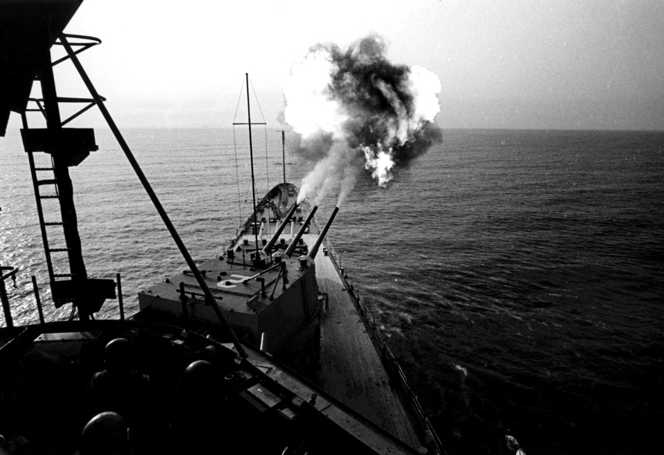 USS Canberra (CAG-2) fires at targets in Vietnam on 20 May 1967 (USN 1122619)