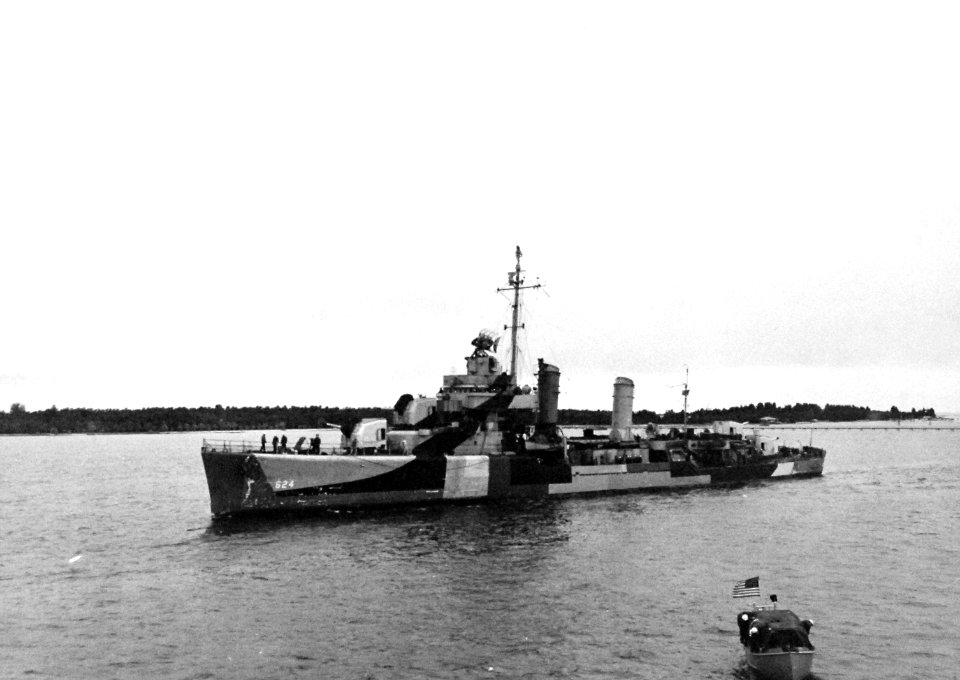 USS Baldwin (DD-624) in the Suez Canal on 9 February 1945 (80-G-367829)