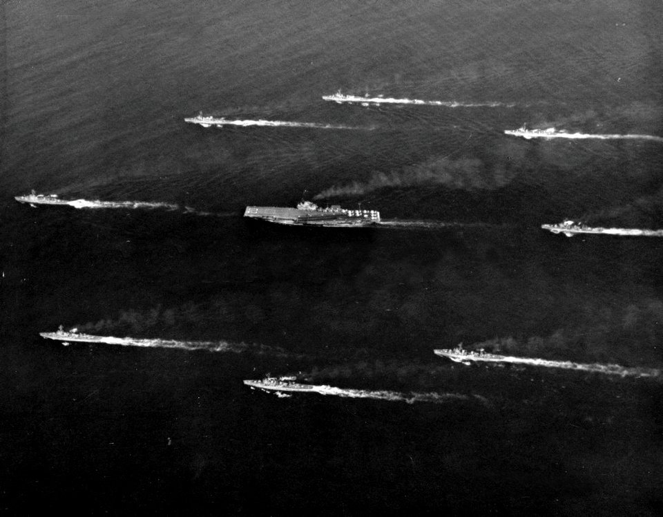 USS Bennington (CVS-20) and eight destroyers underway in the Pacific Ocean, circa in 1960