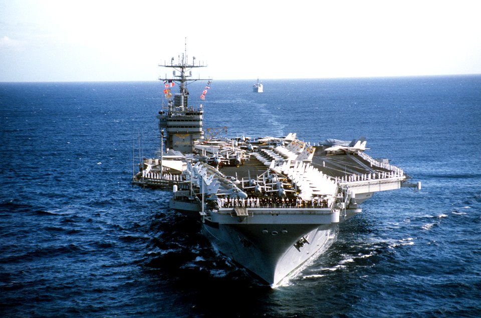 USS Carl Vinson (CVN-70) underway off Pearl Harbor, Hawaii (USA), on 14 November 1984 (6396540)