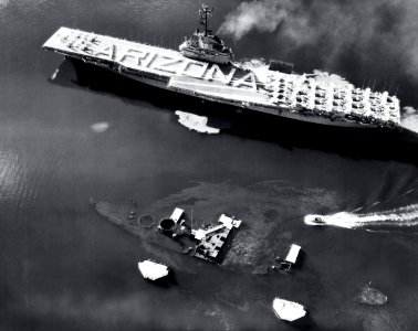 USS Bennington (CVA-20) passes the wreck of USS Arizona (BB-39) in Pearl Harbor, Hawaii (USA), on 31 May 1958 (USN 1036055)