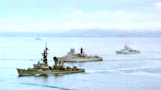 USS Claude V. Ricketts (DDG-5), Hr.Ms. De Ruyter (F806) and HMCS Saguenay (DDE 206) underway on 1 July 1982 (6349662)