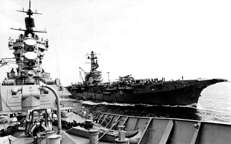 USS Chicago (CG-11) and HMAS Melbourne (R21) underway in the Pacific Ocean, in October 1979