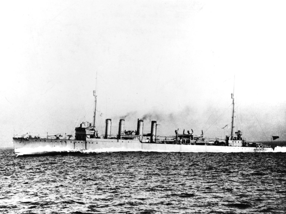 USS Clemson (DD-186) steaming at high speed c1919