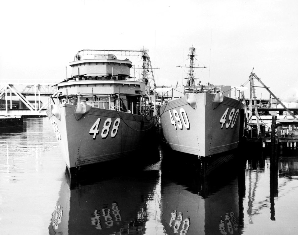 USS Conquest (AM-488) and USS Leader (MSO-490) under construction at J.M. Martinac Shipbuilding, Tacoma, Washington (USA), on 27 September 1954 (6933485)