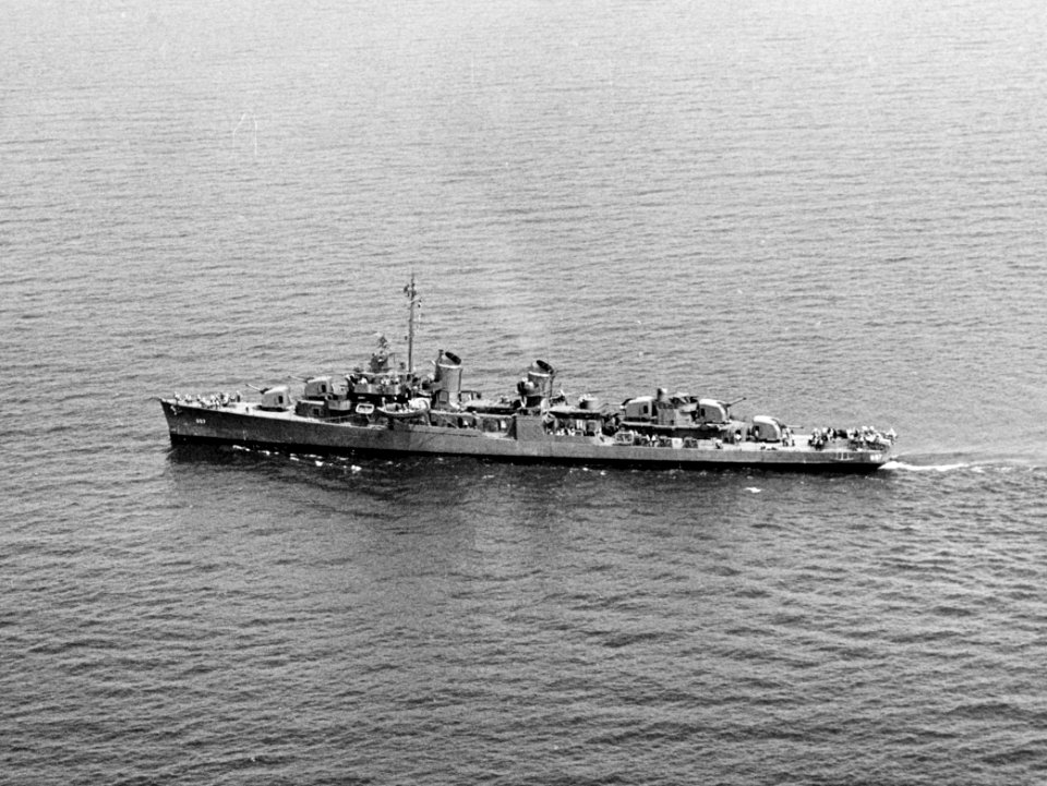 USS Charles J. Badger (DD-657) underway at sea on 14 August 1943 (NH 45513)