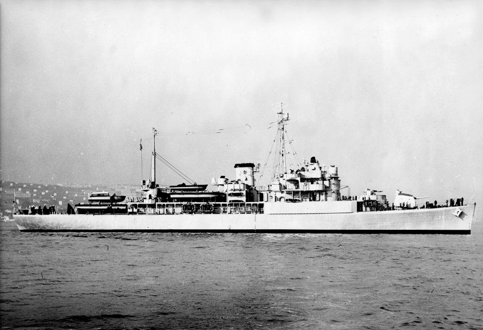 USS Corson (AVP-37) in San Francisco Bay, California (USA), on 19 November 1952 (7577388)