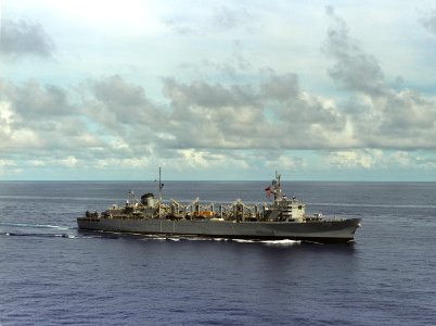 USS Camden (AOE-2) underway in August 1987
