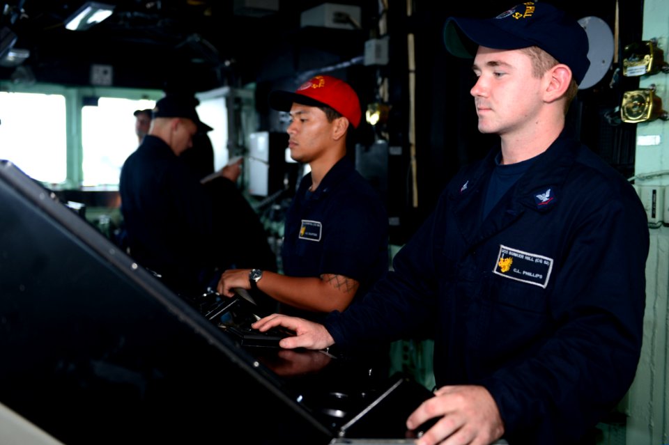 USS Bunker Hill navigation watch 140922-N-GW918-010