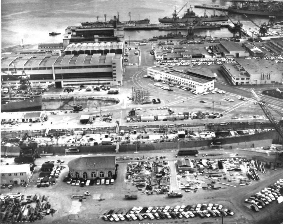 USS Chicago (CG-11) and other ships at the San Francisco Navy Yard in 1959
