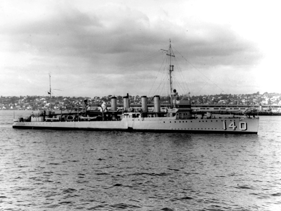 USS Claxton (DD-140) underway in San Diego Harbor, California (USA), on 7 October 1932 (NH 64526)