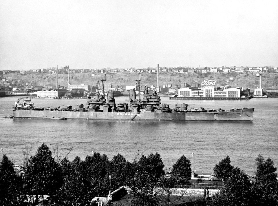 USS Columbus (CA-74) anchored in the Hudson River, in October 1945 (NH 105562)