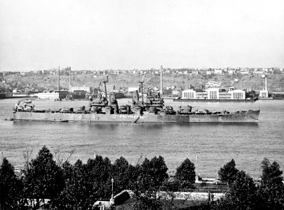USS Columbus (CA-74) anchored in the Hudson River, in October 1945 (NH 105562)