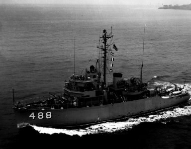 USS Conquest (MSO-488) underway, circa in 1959 (USN 1046396)