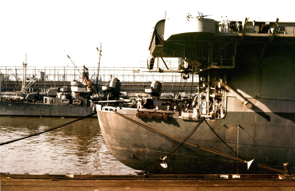 USS Charger (CVE-30) and USS Schoeder (DD-501) docked at Norfolk, Virginia (USA), circa early 1943 (80-G-K-15098)