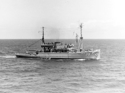 USS Conserver (ARS-39) underway off Oahu, Hawaii (USA), on 26 April 1967 (NH 96918)