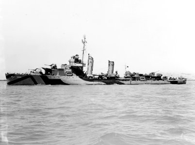 USS Drayton (DD-366) off the Mare Island Naval Shipyard on 26 June 1944 (19-N-68063) photo