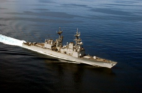 USS Elliot (DD-967) underway in the Arabian Sea on 2 January 2002 (6612416) photo